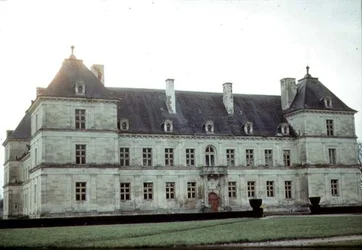 Außenansicht des Schlosses, erbaut ca. 1546